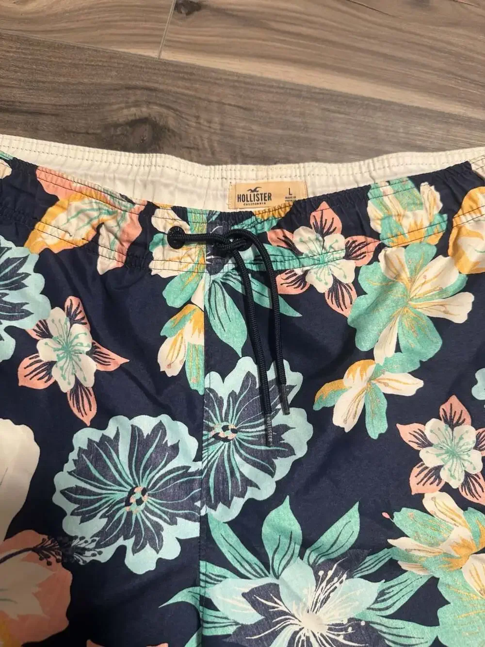 Hollister Men's Floral Print Swim Trunks Size L Navy Blue